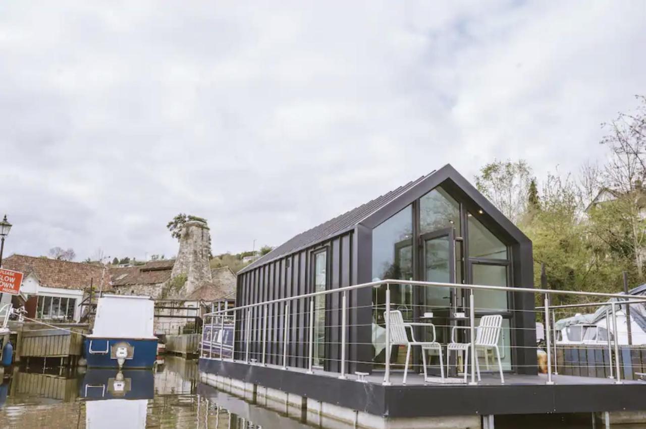 Water Cabin With Water Sports Equipment And Bikes, Bath Bristol Exterior photo